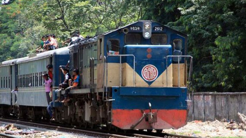 শ্রীপুরে ট্রেনে কাটা পড়ে ব্যবসায়ী নিহত