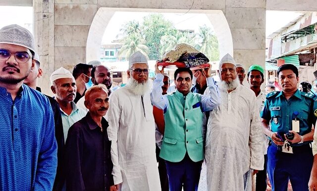 হযরত শাহ আমানত খানের (র.) দরগাহে ভারতীয় সহকারী হাইকমিশনার