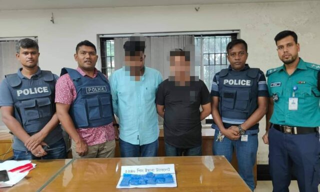 কোতোয়ালি থানার অভিযানে ২২৪০ পিস ইয়াবাসহ গ্রেফতার ২